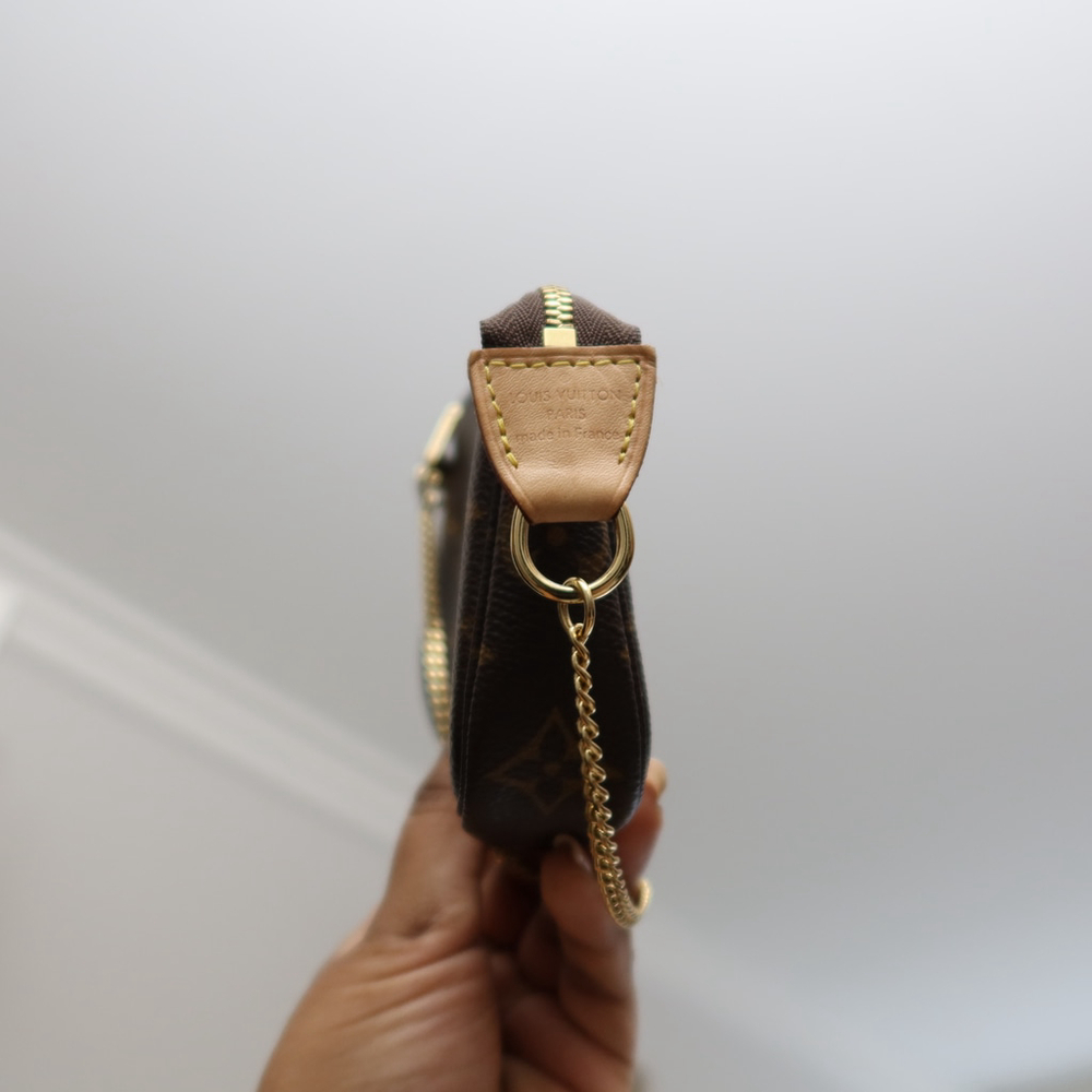 Louis Vuitton Mini Pochette Accessoires Monogram Canvas - Picture 9 of 10